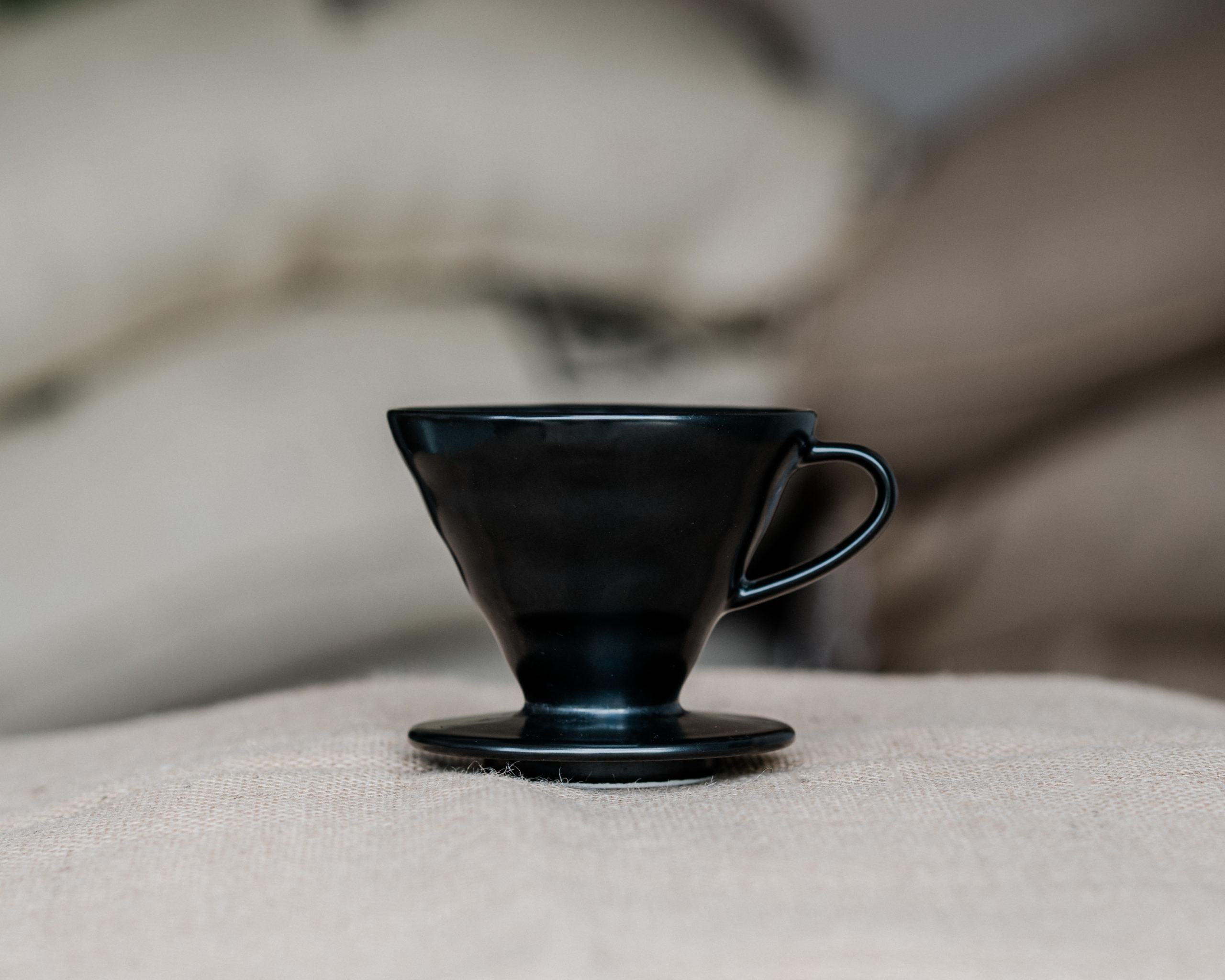 Hario V60 Dripper matt schwarz - Majas Coffee